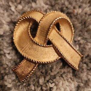 Elegant Gold Knot Brooch